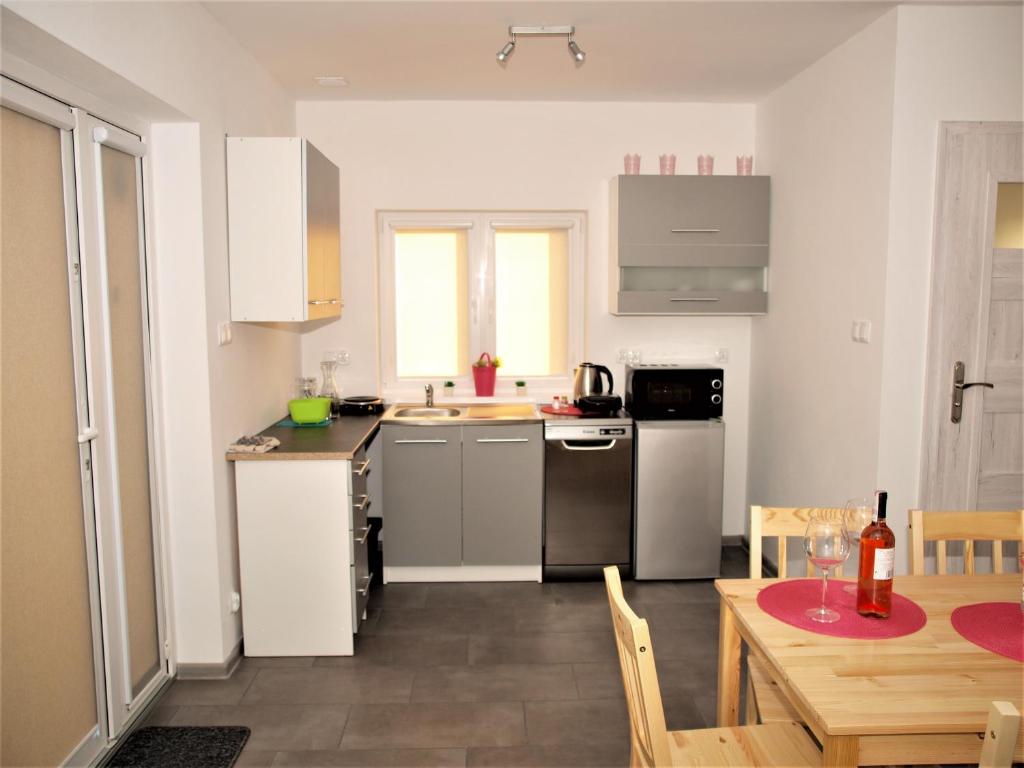 Kuchyň nebo kuchyňský kout v ubytování Apartamenty Tęczowa 14 Sarbinowo