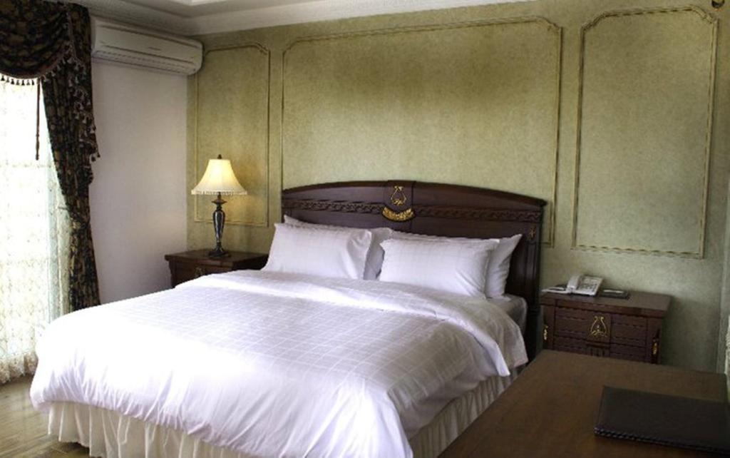 Four Seasons Place Pattaya - Junior Suite