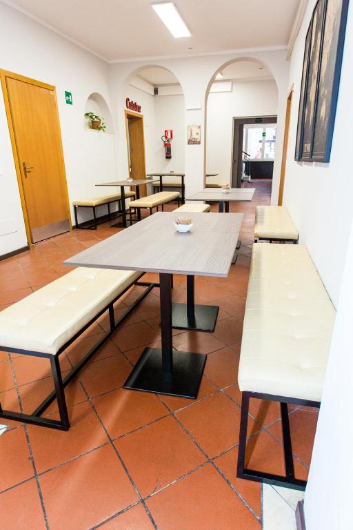 TV a/nebo společenská místnost v ubytování Student's Hostel Estense