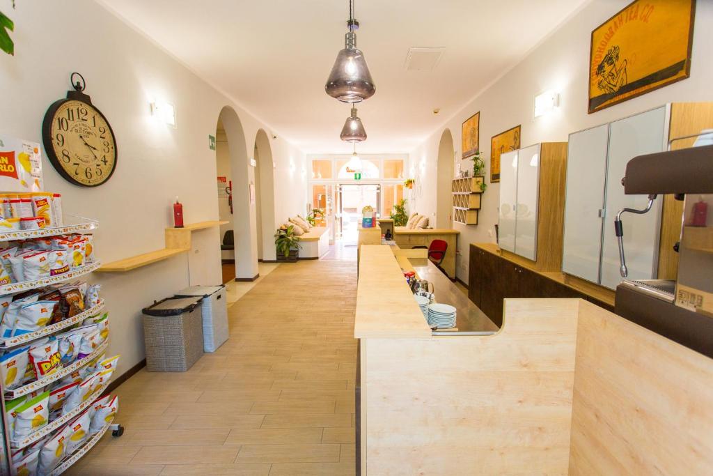 Kuchyň nebo kuchyňský kout v ubytování Student's Hostel Estense