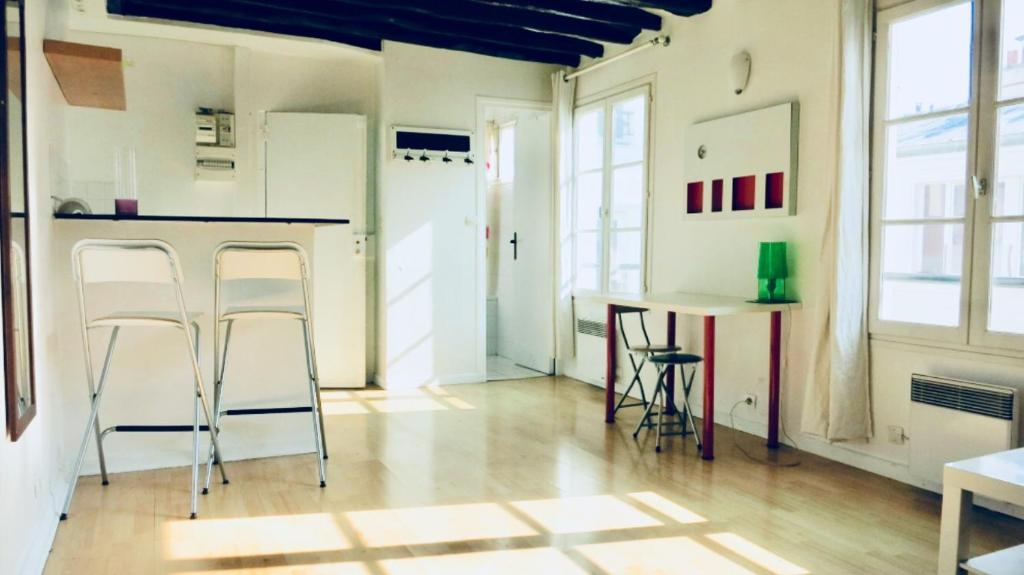 パリにあるCosy 25 sqm Studio in Heart of Parisのギャラリーの写真