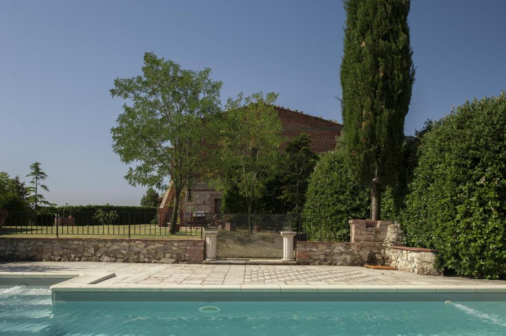 a swimming pool in front of a house at Agritourist Podere in Asciano