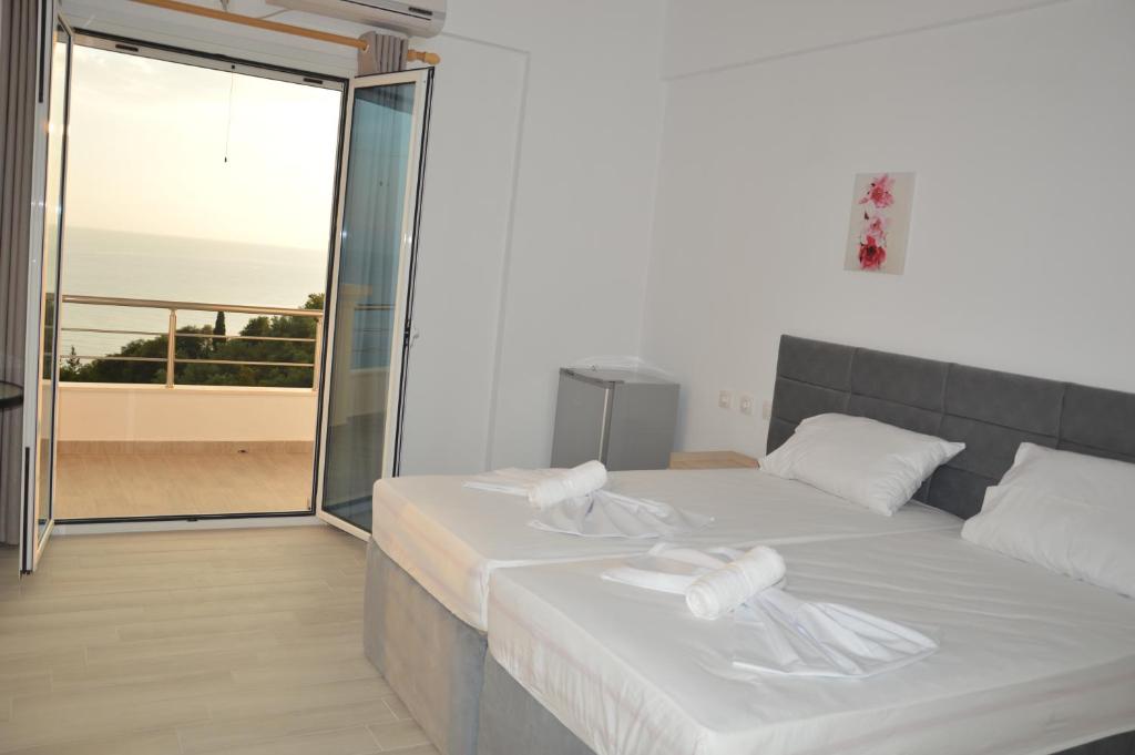Postel nebo postele na pokoji v ubytování Mihalis Apartments