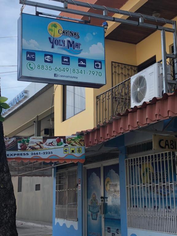 a sign for a restaurant on the side of a building at Cabinas Yolymar in Puntarenas