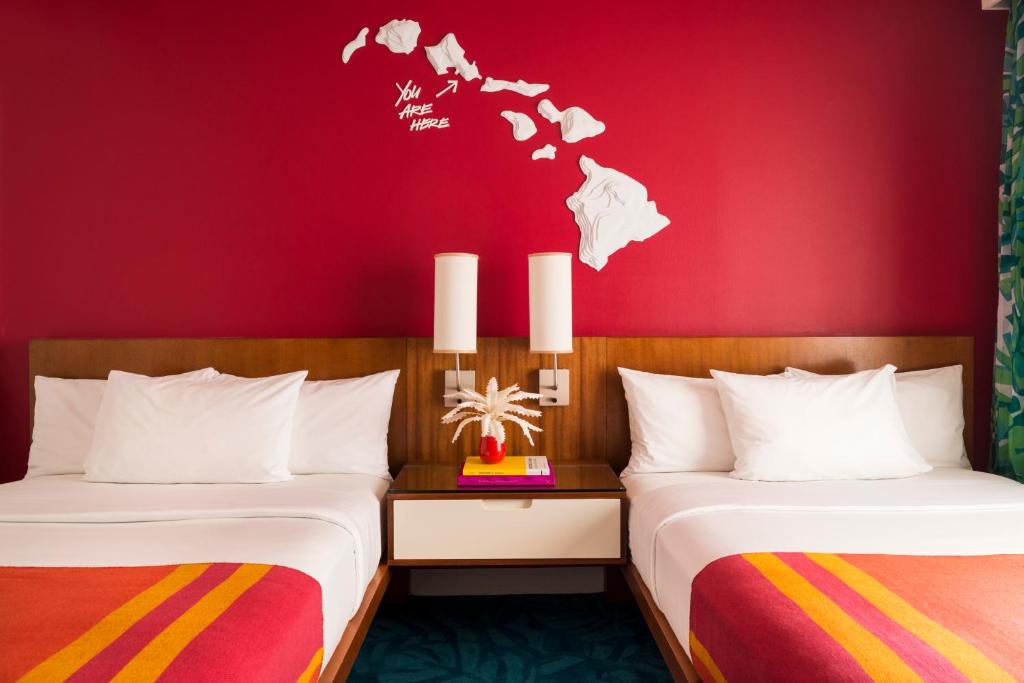 Shoreline Hotel Waikiki - Two Double Beds