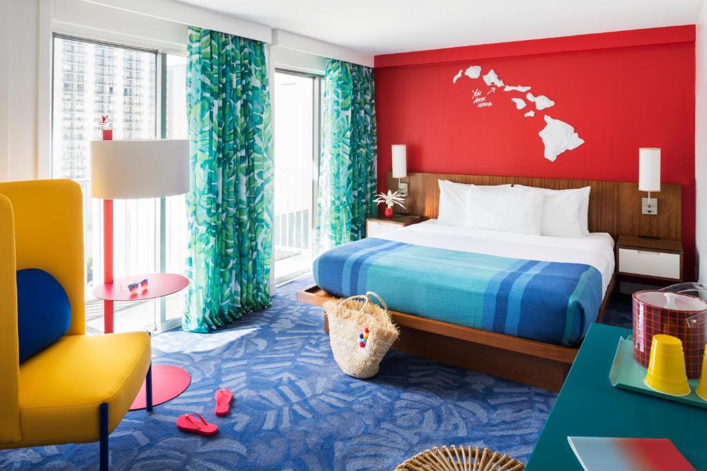 Shoreline Hotel Waikiki - One King Bed