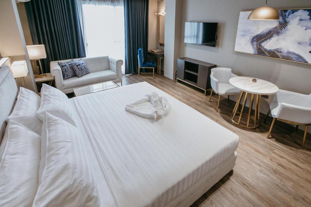 Postel nebo postele na pokoji v ubytování PVL Suites