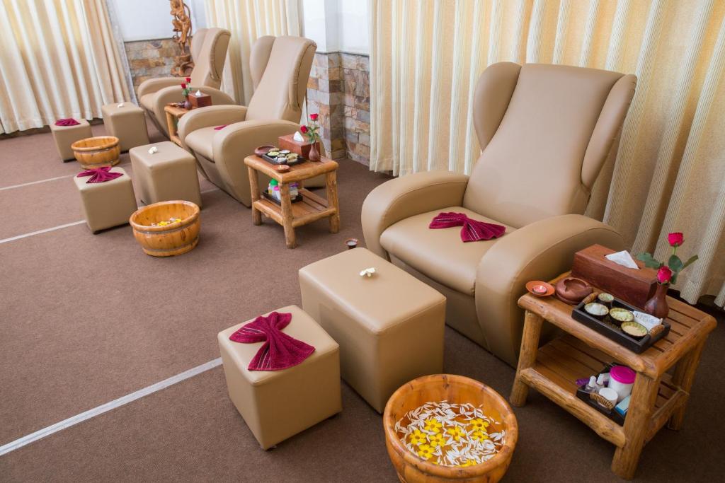 Posezení v ubytování KMA SHWE PYI BAGO Resort