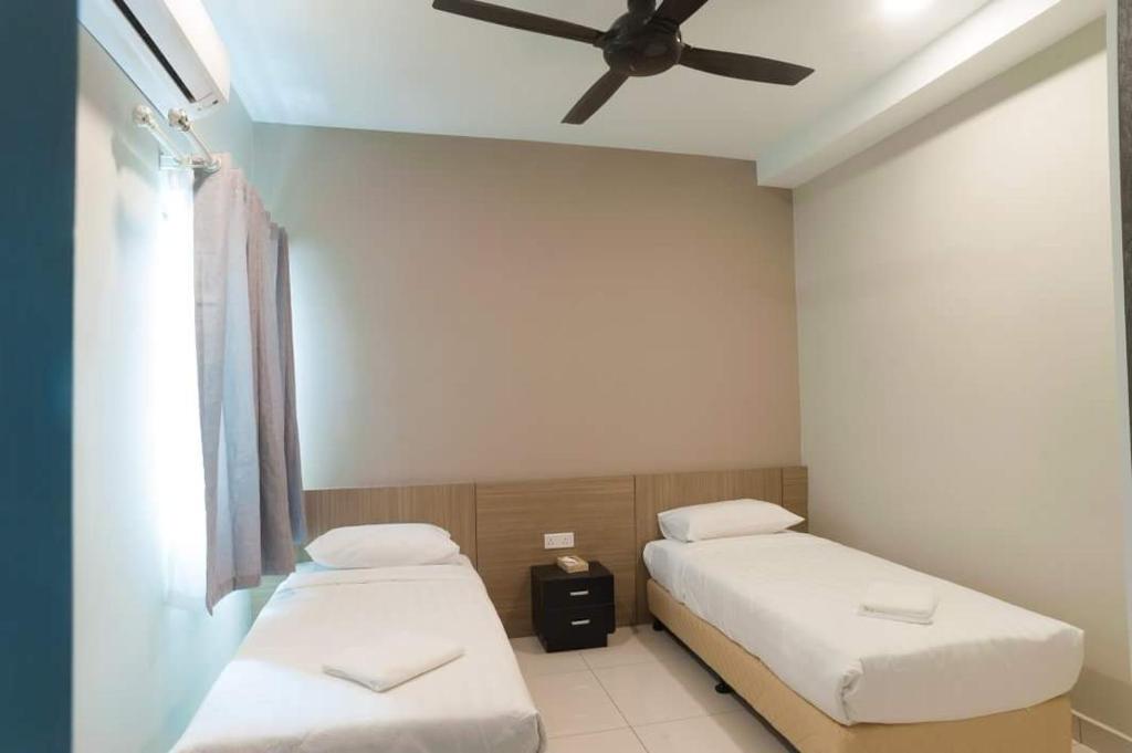 Postel nebo postele na pokoji v ubytování C Residence Labuan