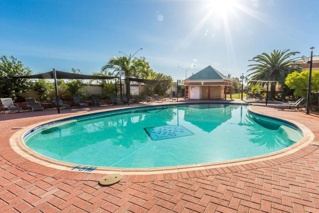 Der Swimmingpool an oder in der Nähe von Country Comfort Perth
