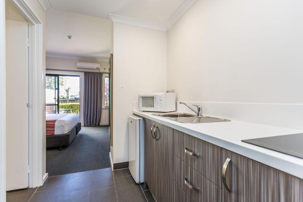 Küche/Küchenzeile in der Unterkunft Country Comfort Perth