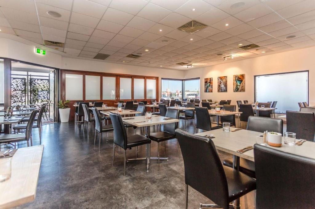 Ein Restaurant oder anderes Speiselokal in der Unterkunft Country Comfort Perth 