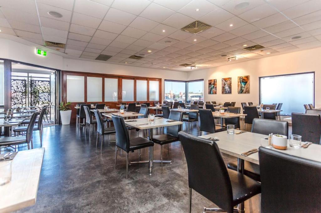 Ein Restaurant oder anderes Speiselokal in der Unterkunft Country Comfort Perth 