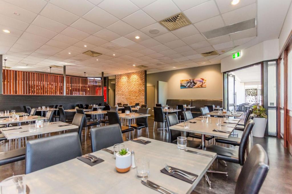 Ein Restaurant oder anderes Speiselokal in der Unterkunft Country Comfort Perth 