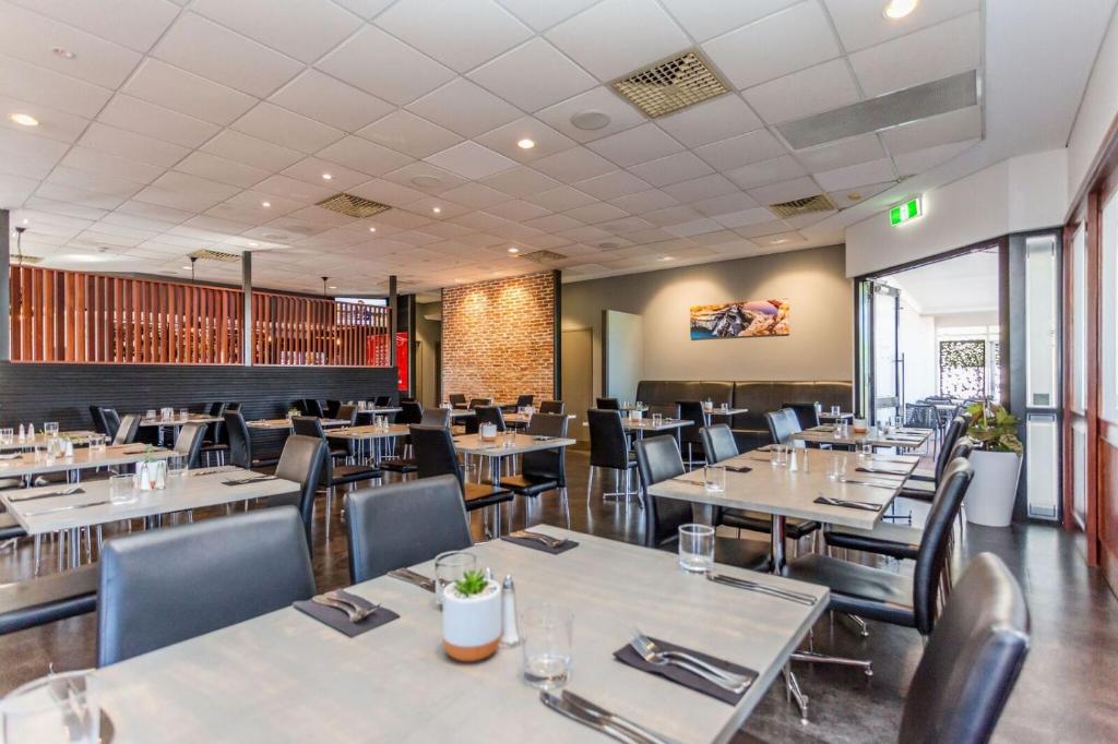 Ein Restaurant oder anderes Speiselokal in der Unterkunft Country Comfort Perth 