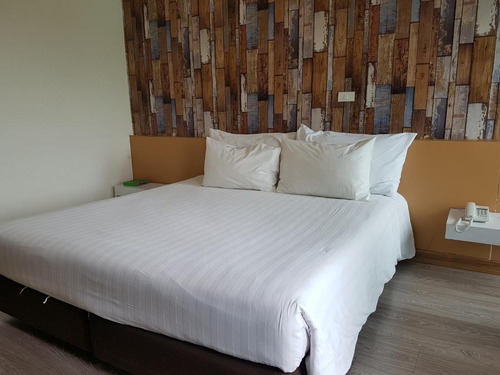 Postel nebo postele na pokoji v ubytování Prajaktra City Hostel