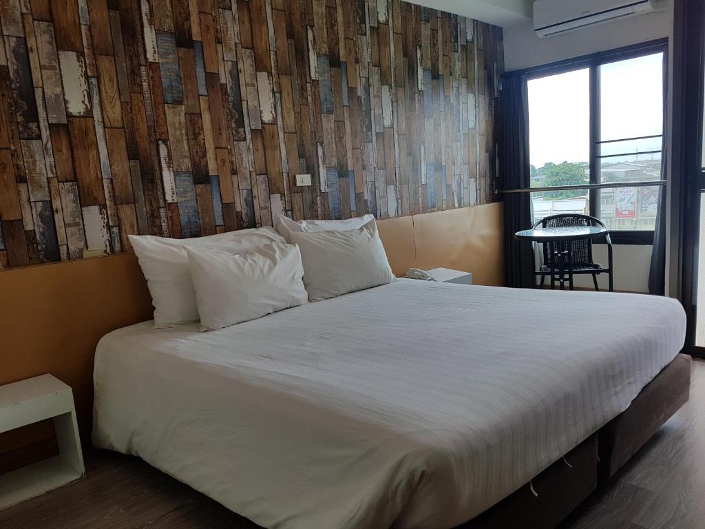 Postel nebo postele na pokoji v ubytování Prajaktra City Hostel