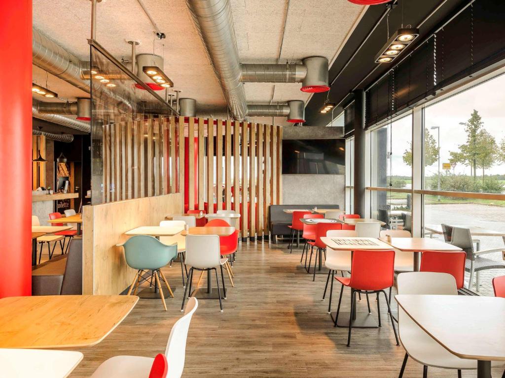 Restaurace v ubytování ibis Hotel München Messe