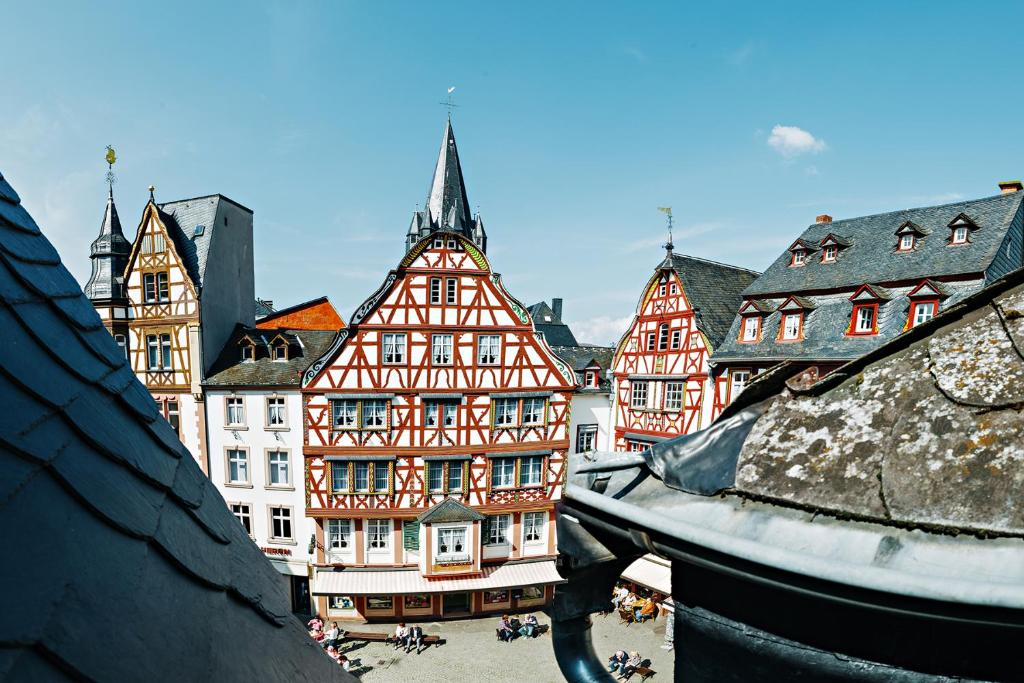 Nespecifikovaný výhled na destinaci Bernkastel-Kues nebo výhled na město při pohledu z apartmánu