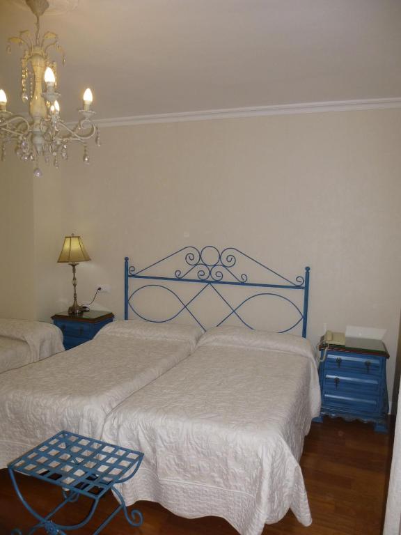Le Petit Paris - Triple Room