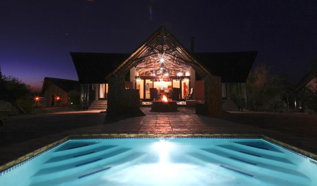 Bazén v ubytování Morokolo Safari Lodge Self-catering nebo v jeho okolí
