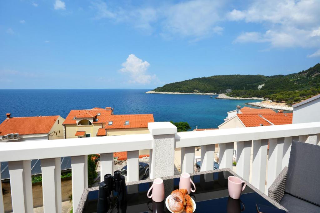 a balcony with a view of the ocean at Sea View Luxury Apartments, ALA DA in Milna