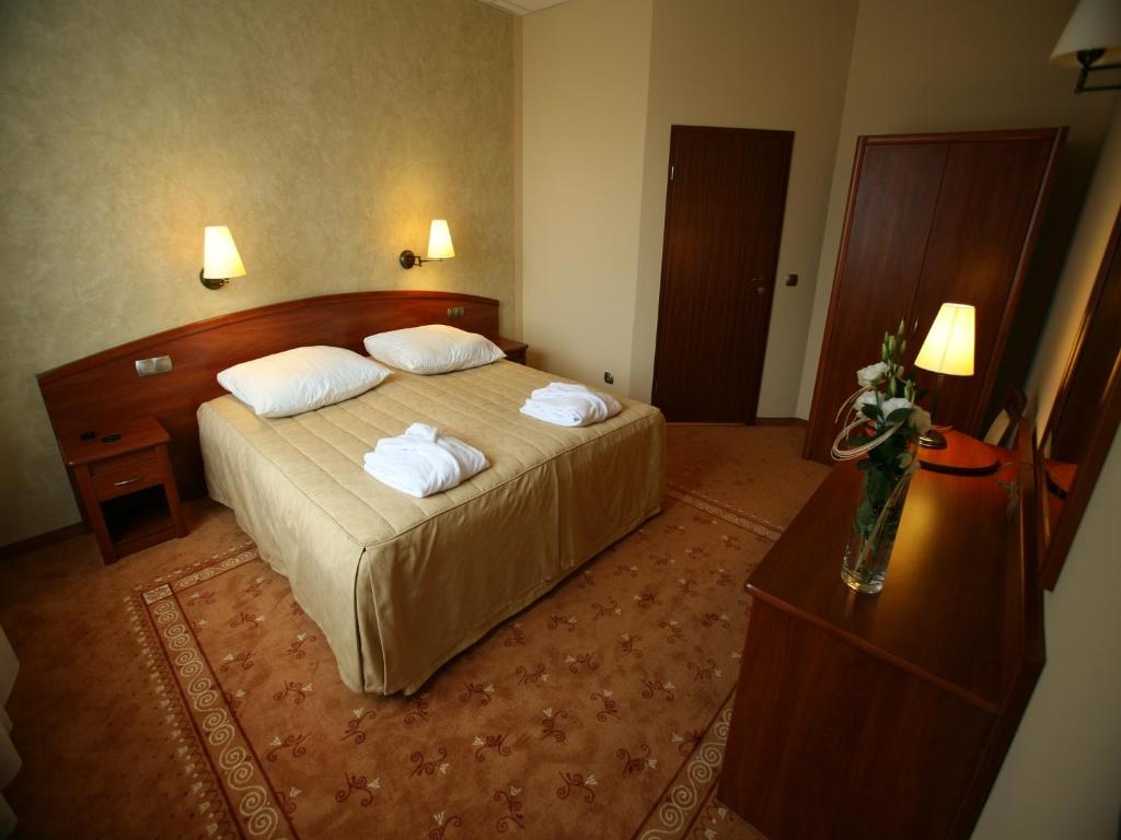 Postel nebo postele na pokoji v ubytování Hotel Zawiercie