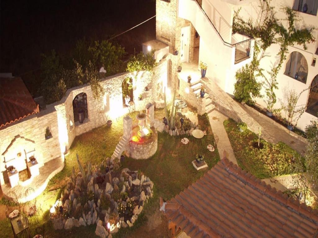 Ogród w obiekcie Argo Rooms & Studios