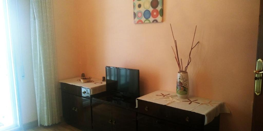 a living room with a tv on a dresser at Casa Cuche in Ourense