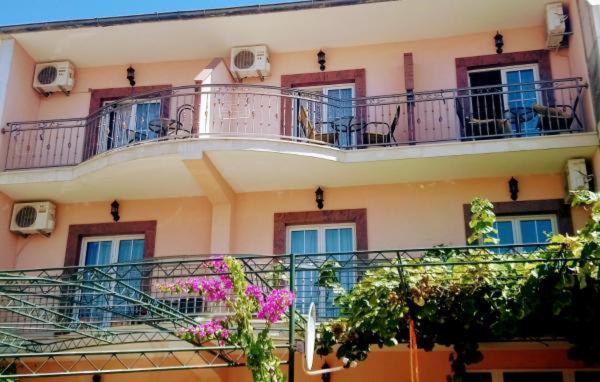 Balkón nebo terasa v ubytování Apartmani Five