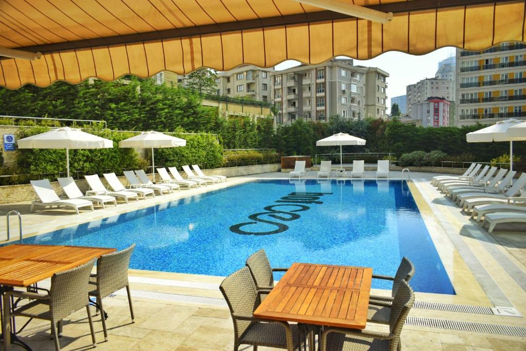 Bazén v ubytování Bof Hotels Ceo Suites Atasehir nebo v jeho okolí