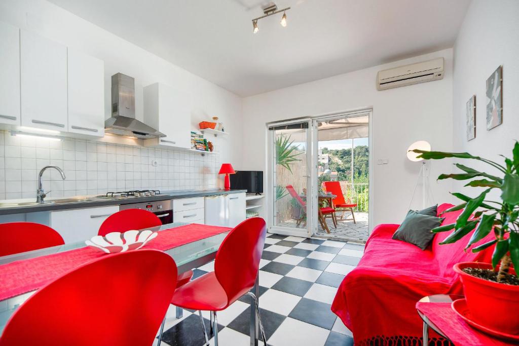 Cozy new flat for 2 or 3 - Apartamento Con Vistas Al Mar