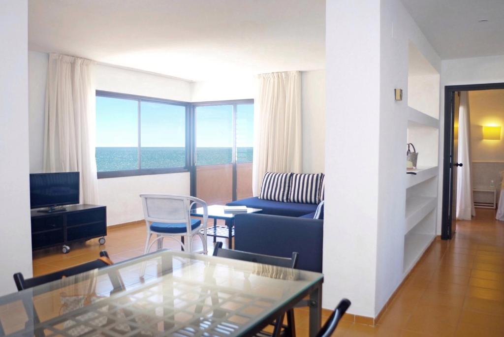 A seating area at Apartaments Beach & Golf Resort