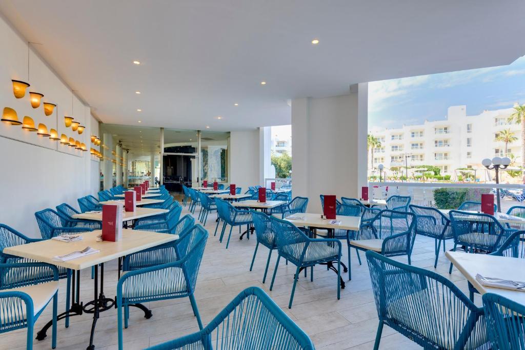Aparthotel Tropic Garden i Santa Eularia des Riu ...