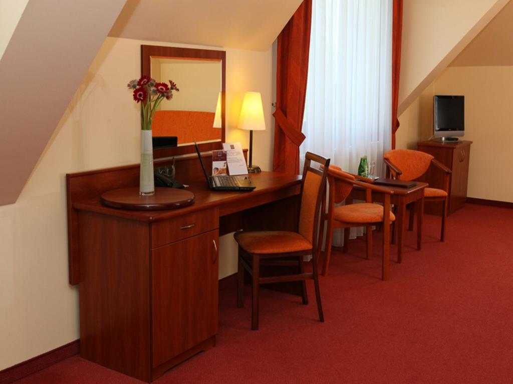TV a/nebo společenská místnost v ubytování Hotel Zawiercie