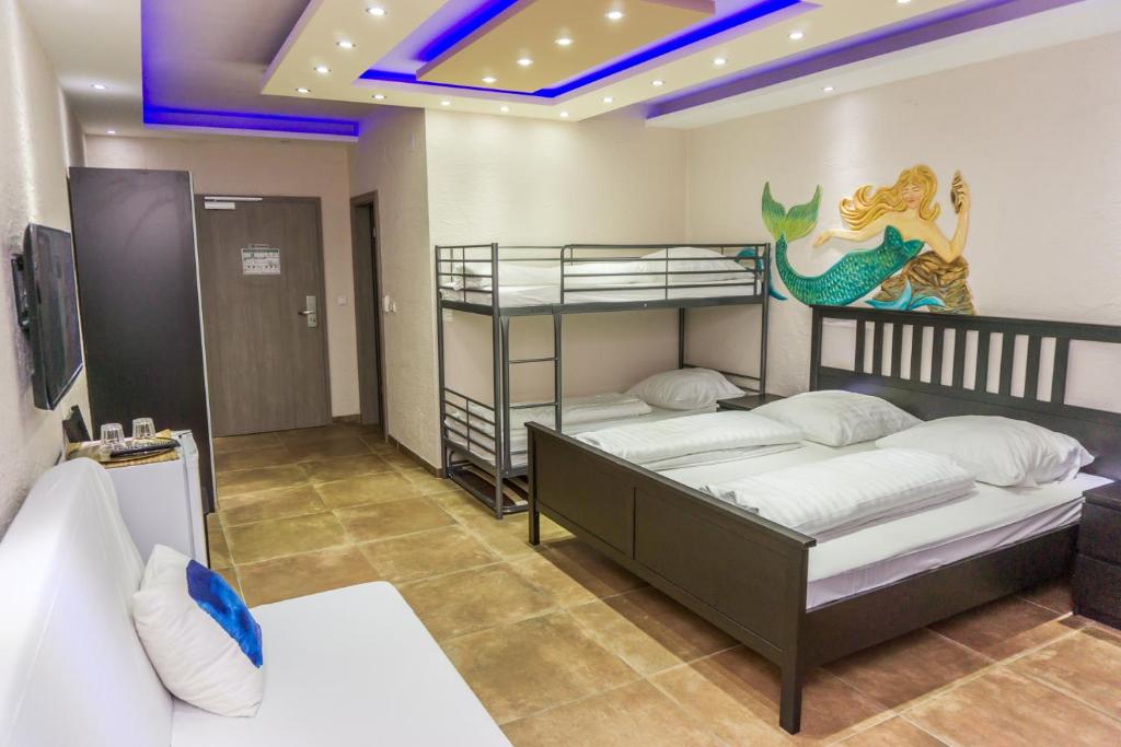Postel nebo postele na pokoji v ubytování Hotel Babylon am Europa-Park