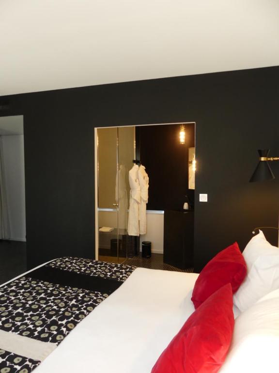 Postel nebo postele na pokoji v ubytování Hotel Pont Levis - Franck Putelat