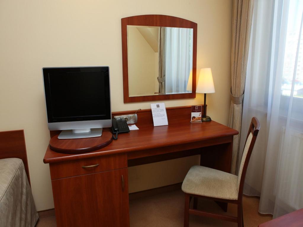 TV a/nebo společenská místnost v ubytování Hotel Zawiercie