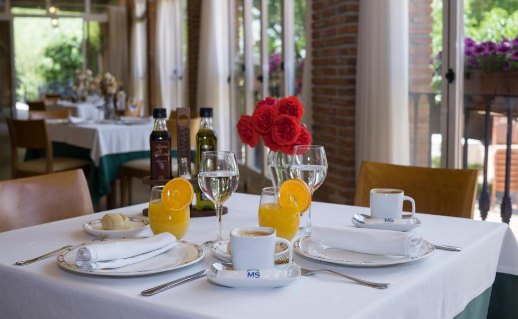 Nápoje v ubytování Hotel Fuente Las Piedras