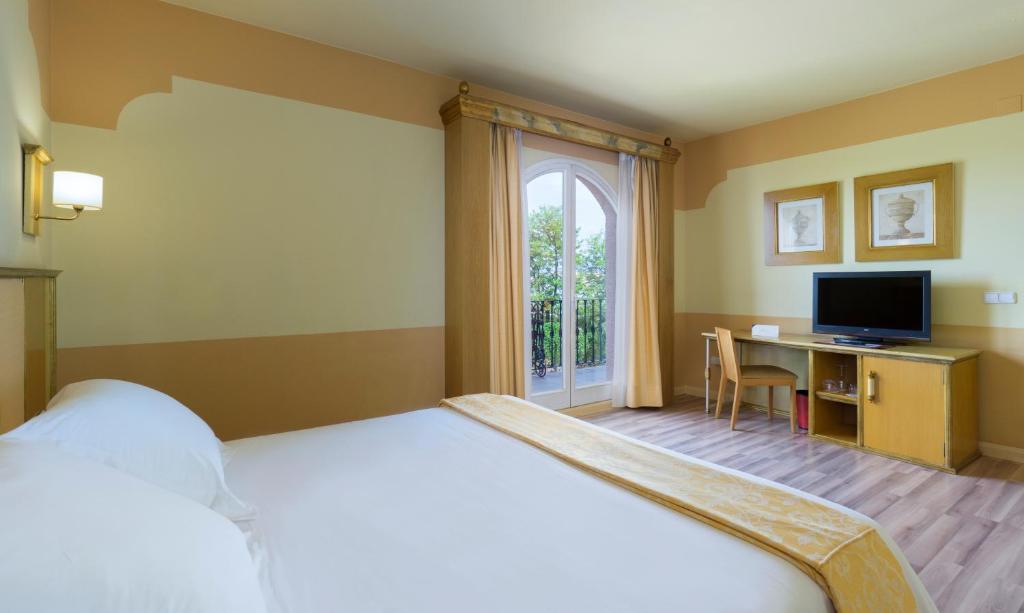 TV a/nebo společenská místnost v ubytování Hotel Fuente Las Piedras