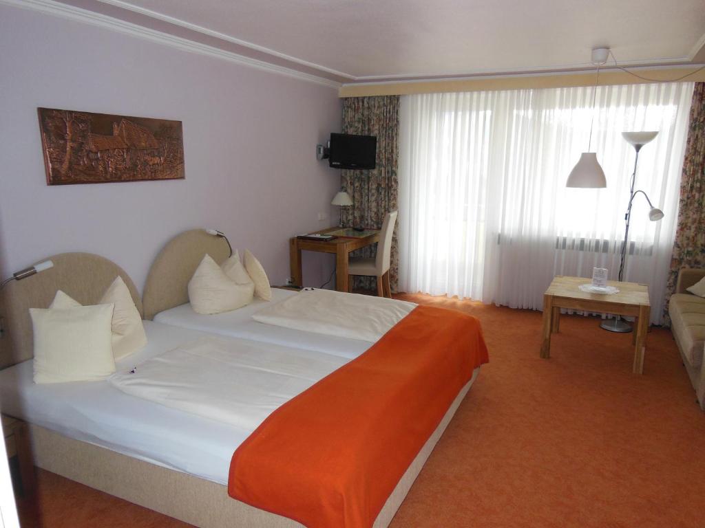Postel nebo postele na pokoji v ubytování Parkhotel Tannenhof