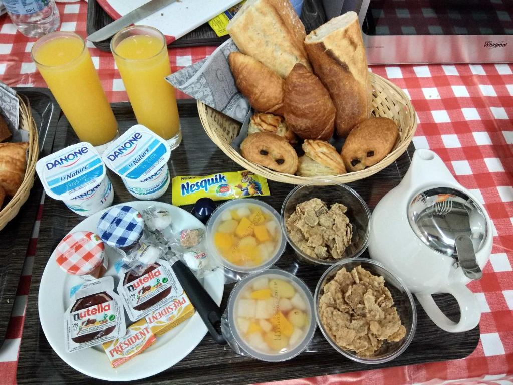 Jídlo v aparthotelu nebo okolí