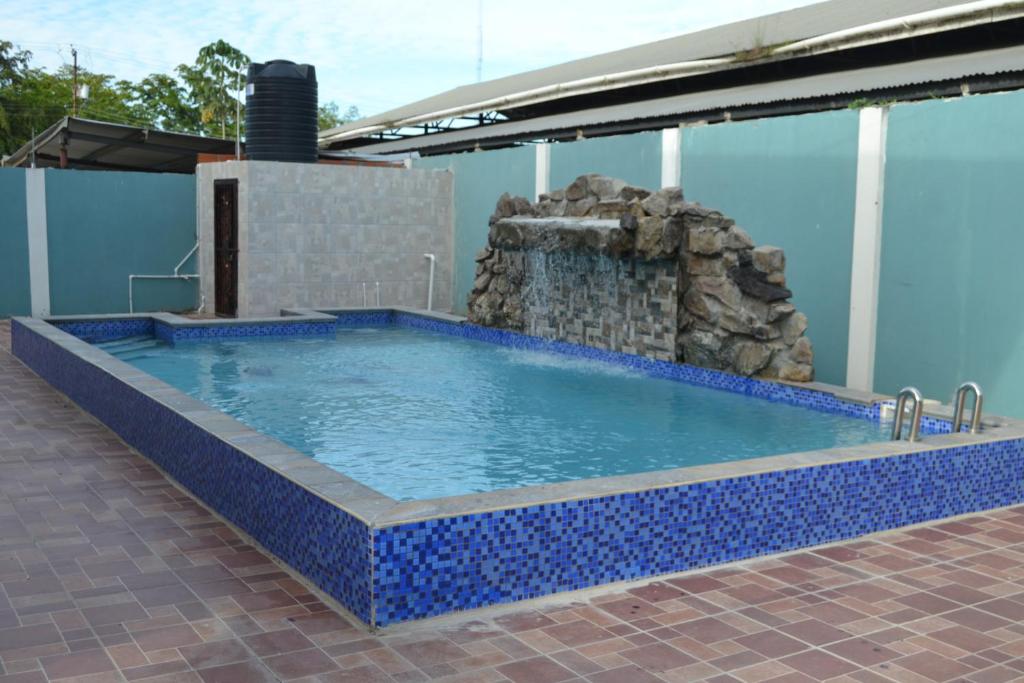 Bazén v ubytování Metro Hotel Couva nebo v jeho okolí