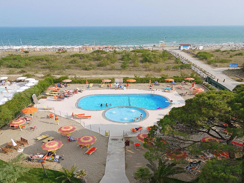 Вид на бассейн в Hotel Bertha Fronte Mare или окрестностях