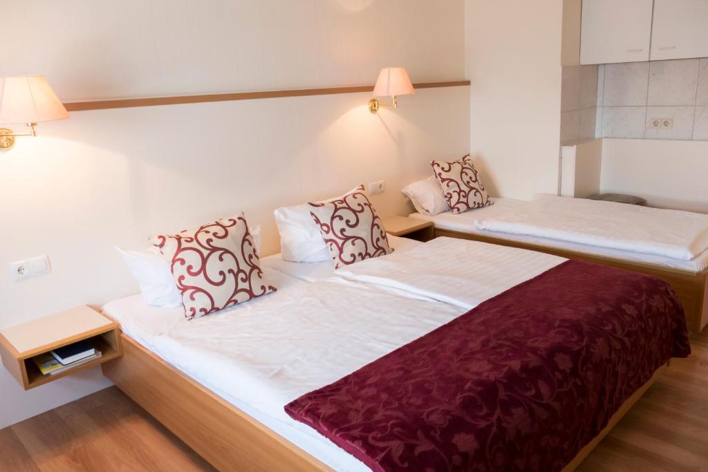 Postel nebo postele na pokoji v ubytování Hotel Excelsior