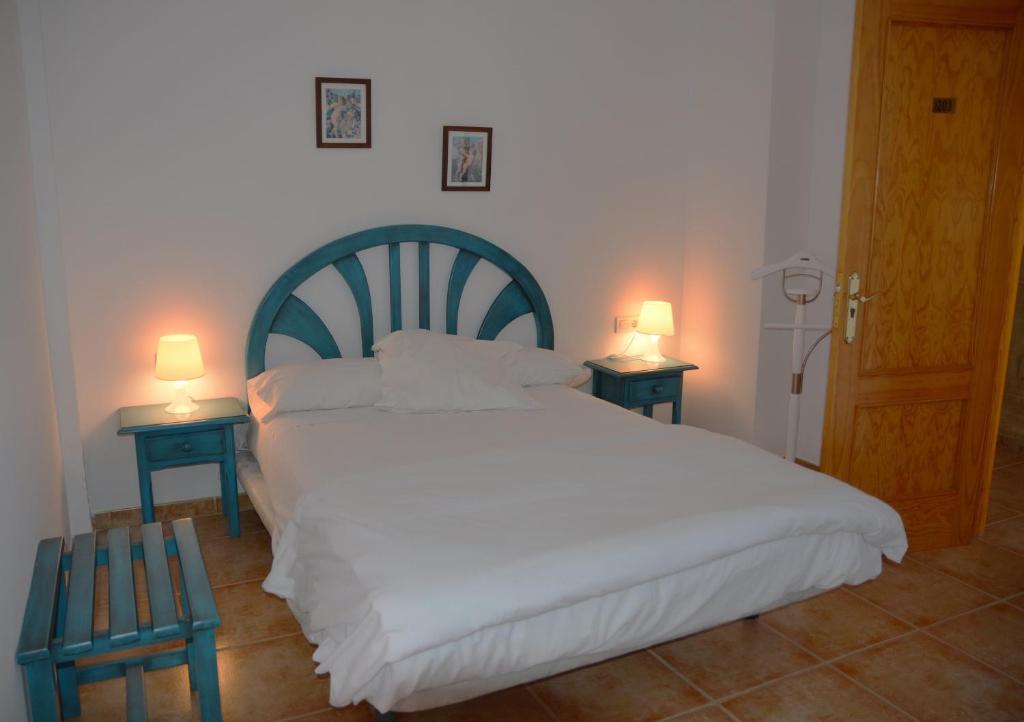 Postel nebo postele na pokoji v ubytování Hotel Al-Andalus