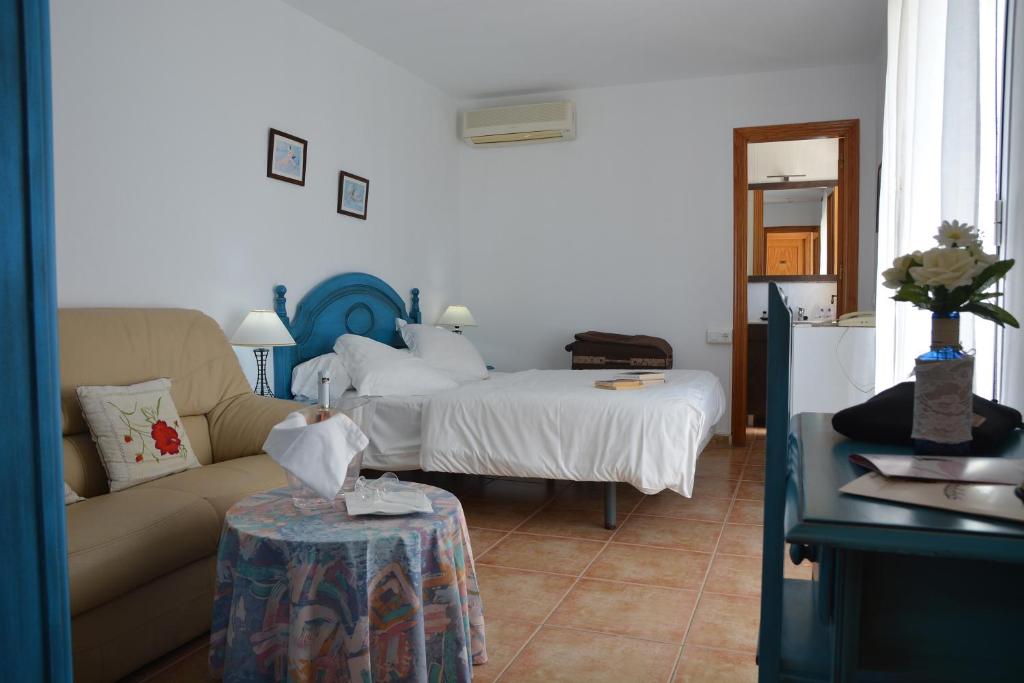 Postel nebo postele na pokoji v ubytování Hotel Al-Andalus