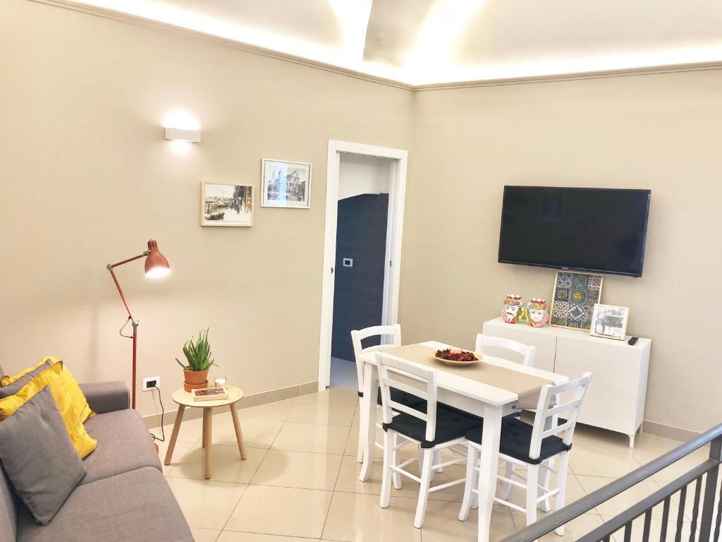 A television and/or entertainment centre at Giader's House - Free Parking