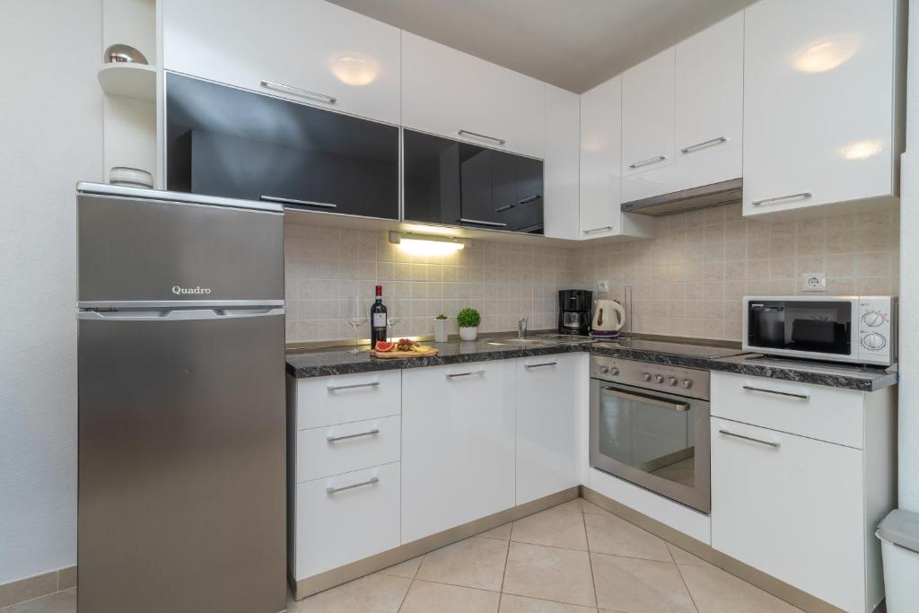 Kuchyň nebo kuchyňský kout v ubytování Apartments Villa Jelena