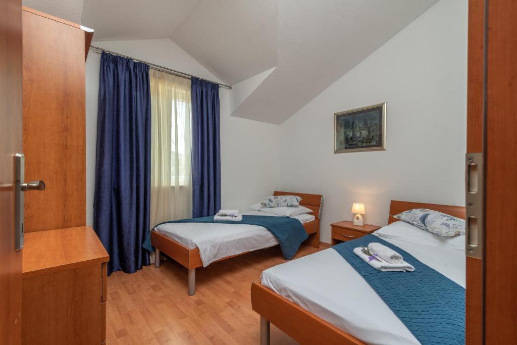 Postel nebo postele na pokoji v ubytování Apartments Villa Jelena